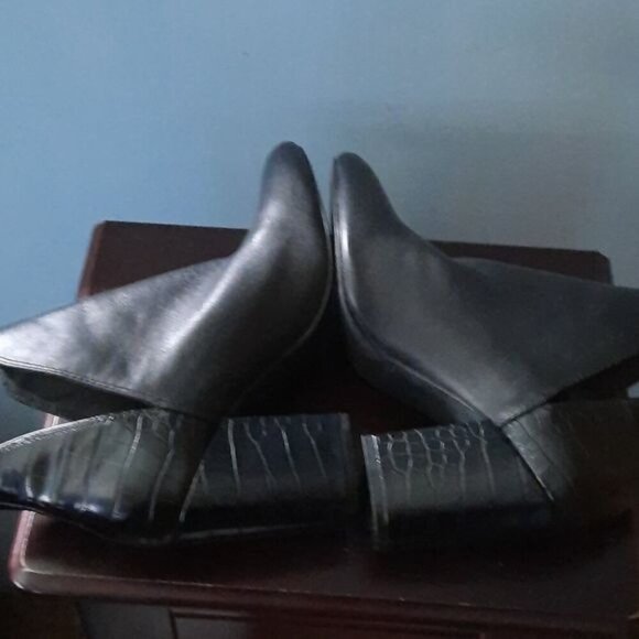 Steve Madden Black Rookie  Leather Upper Crocodile Print 3 Inch Heel Size 8.5 - Picture 4 of 12